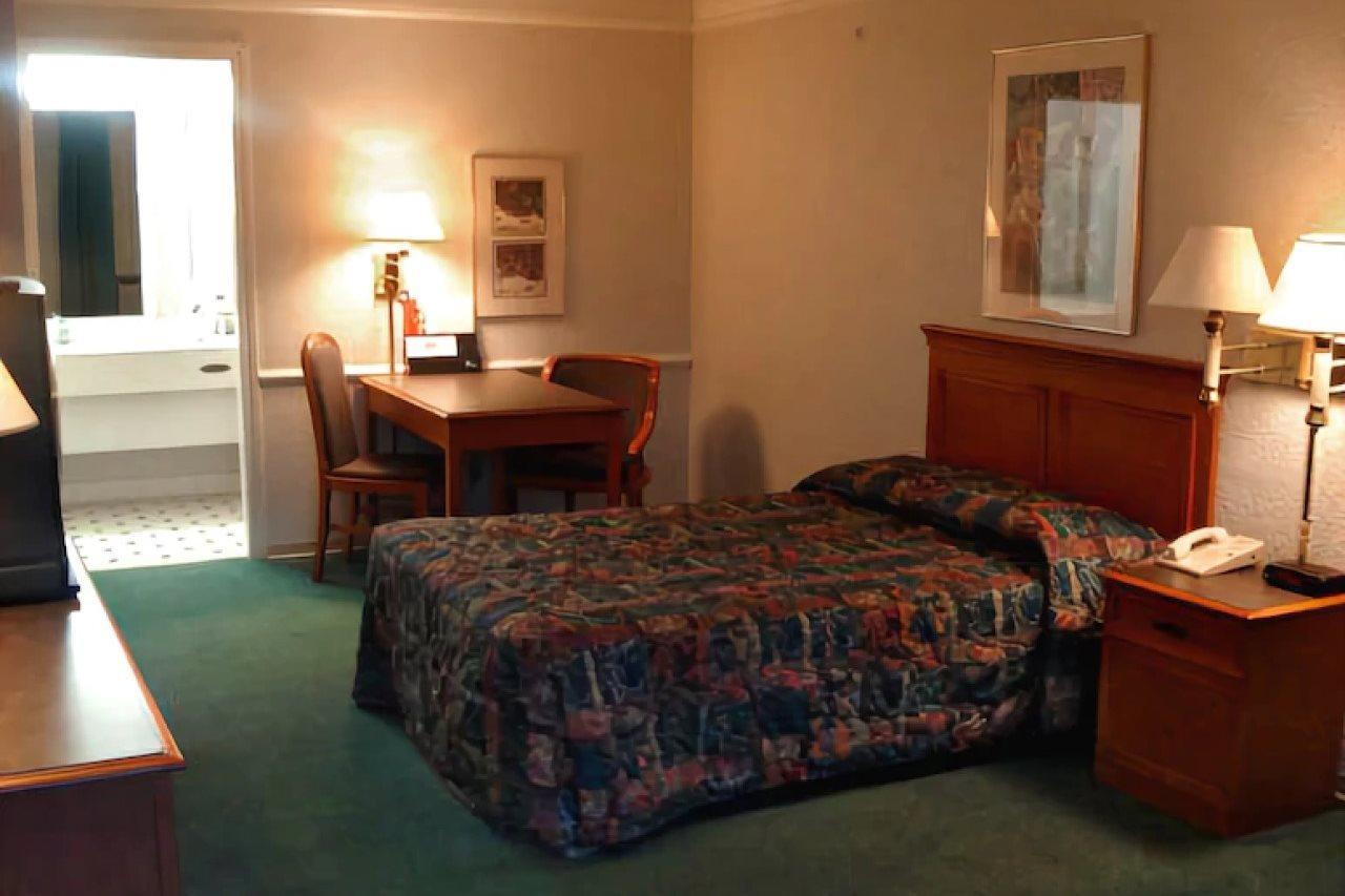America'S Inn Хюстън Екстериор снимка